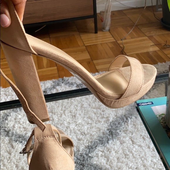 Never worn nude heels - Picture 3 of 5